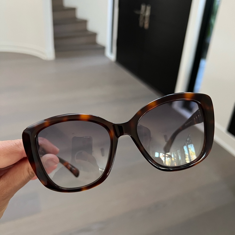 Longchamp Elegant Tortoise Shell Sunglasses - Picture 11 of 15